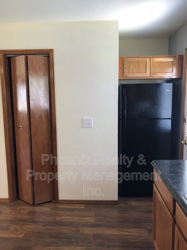 806 Sir Galahad Dr - Photo 4 of 13