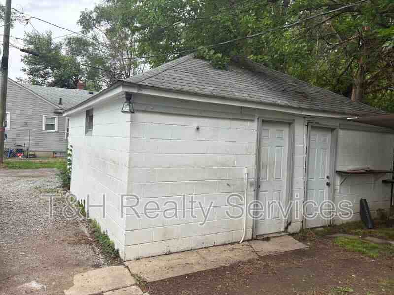 2106 E 46th St - Photo 4 of 22