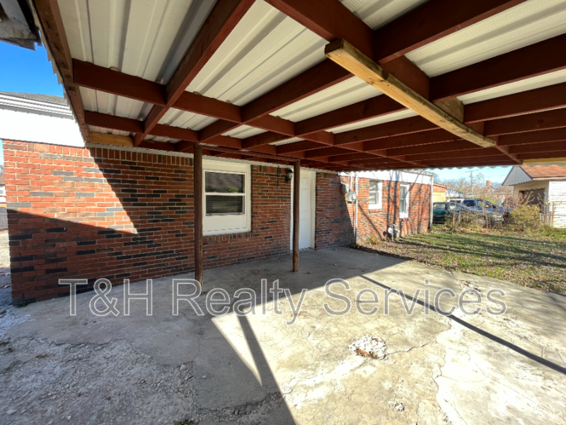 3611 Chateau Ln - Photo 3 of 26