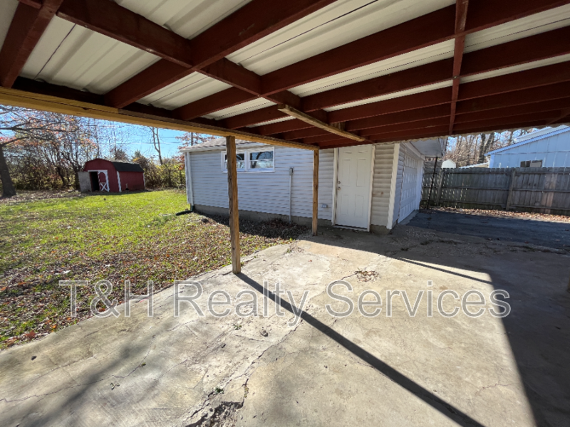 3611 Chateau Ln - Photo 4 of 26