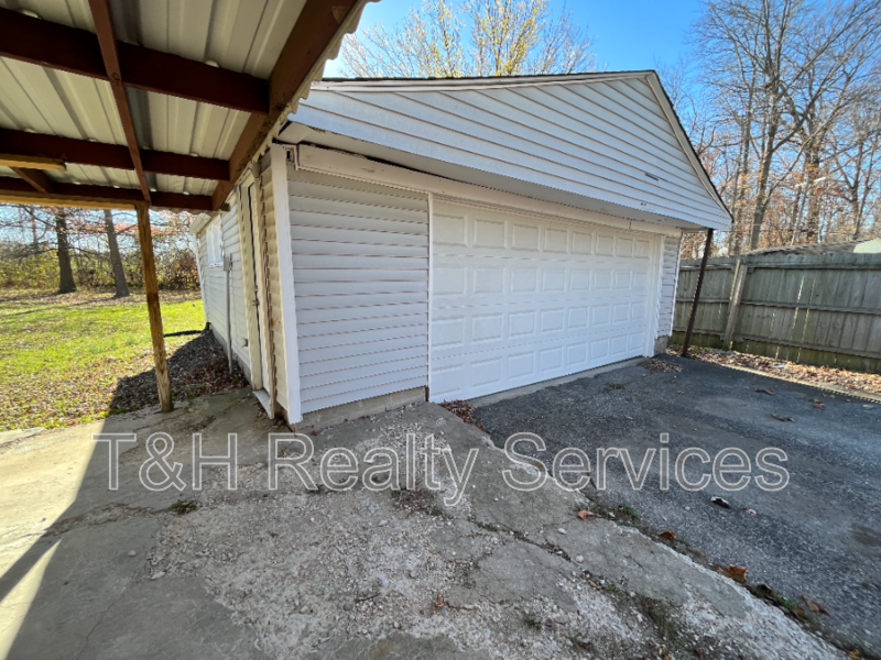 3611 Chateau Ln - Photo 5 of 26