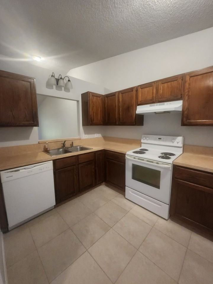 2824 Coleman Ct - Photo 2 of 13