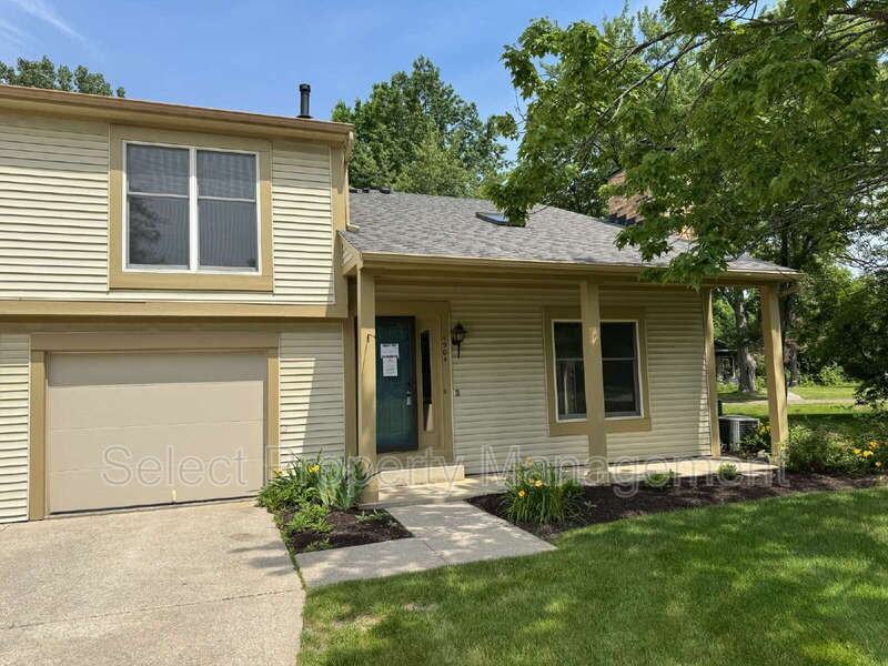 4904 Pinebrook Dr - Photo 2 of 20