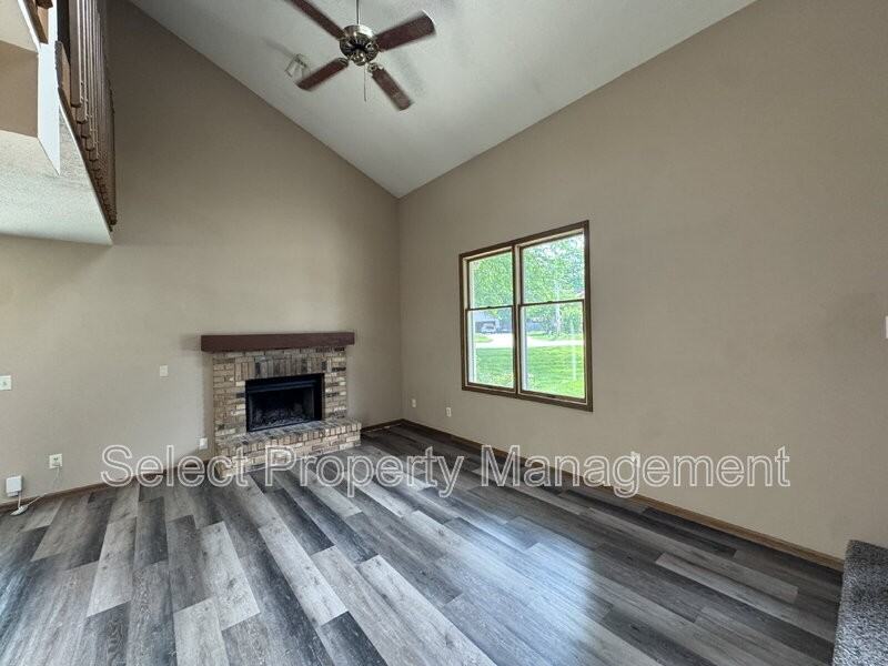 4904 Pinebrook Dr - Photo 3 of 20
