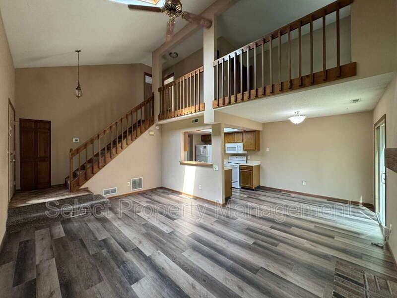 4904 Pinebrook Dr - Photo 4 of 20