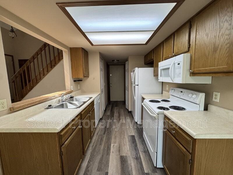 4904 Pinebrook Dr - Photo 5 of 20