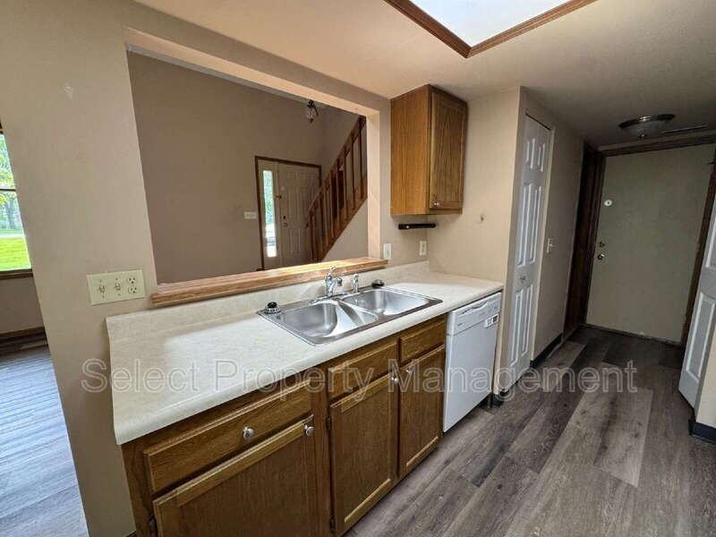 4904 Pinebrook Dr - Photo 6 of 20