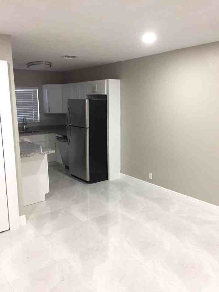 1086 NE 33RD ST - Photo 6 of 9