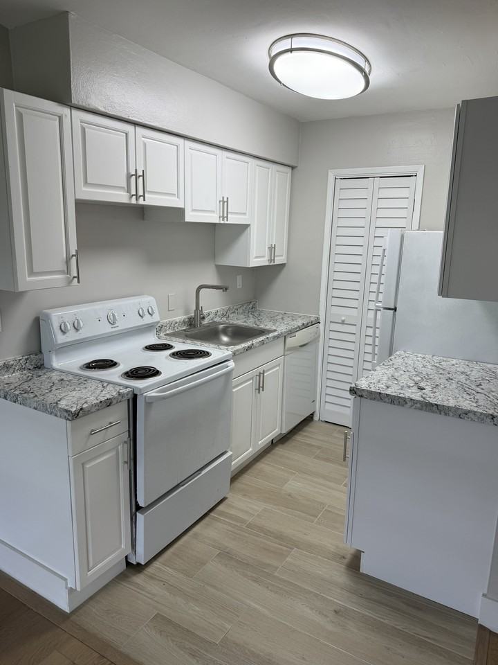 749 NE 13TH CT - Photo 2 of 4