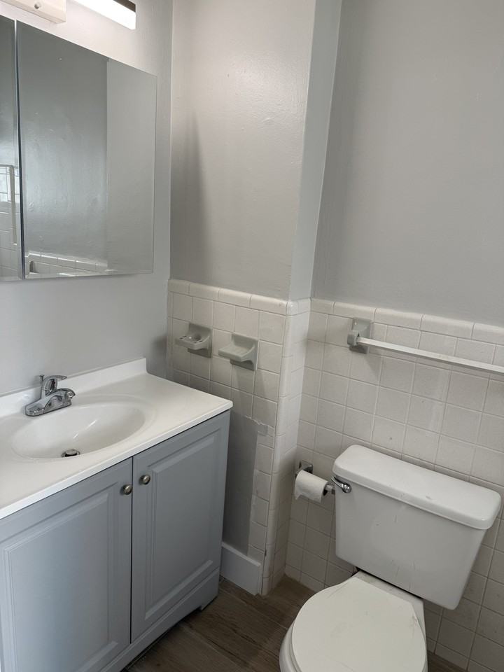 749 NE 13TH CT - Photo 3 of 4