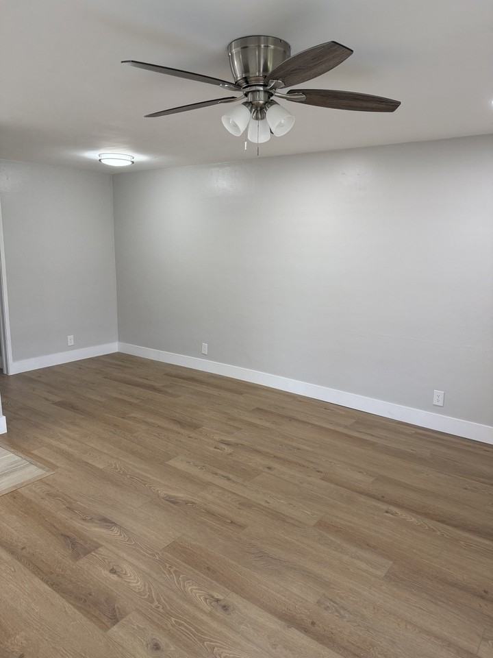 749 NE 13TH CT - Photo 4 of 4