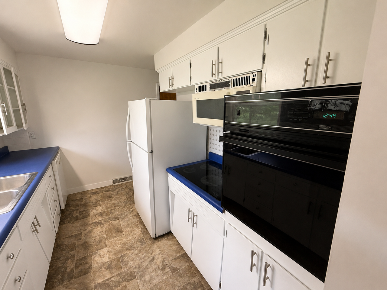 211 Bourn Ave - Photo 5 of 23