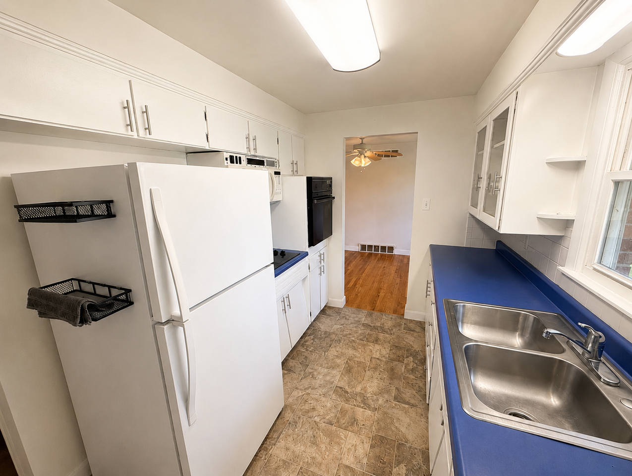 211 Bourn Ave - Photo 6 of 23