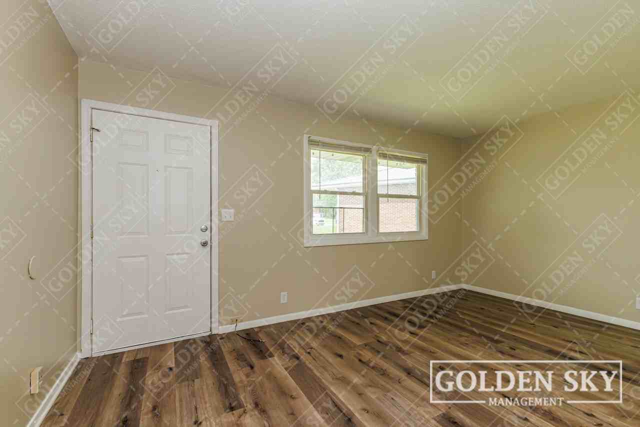 212 South Keystone Circle - Photo 2 of 10