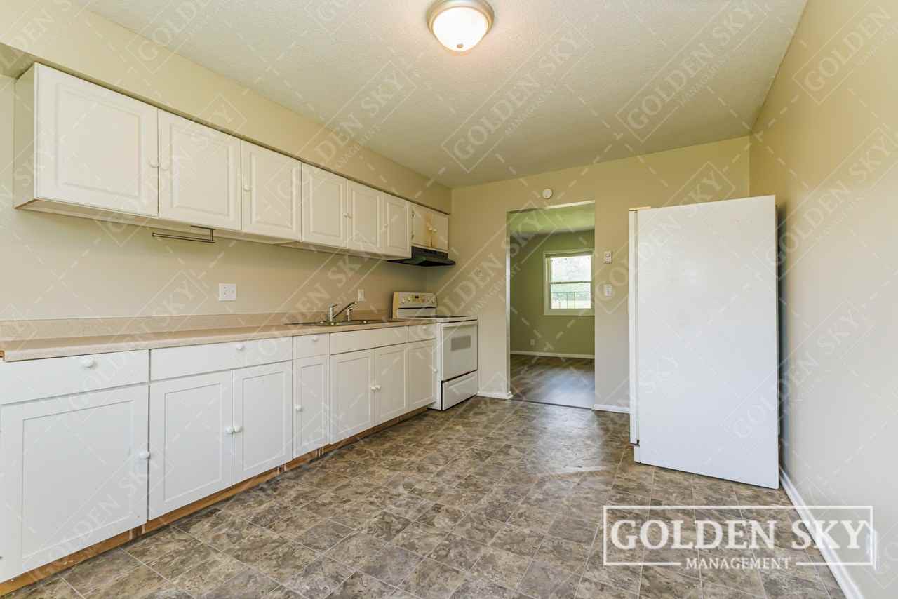 212 South Keystone Circle - Photo 3 of 10