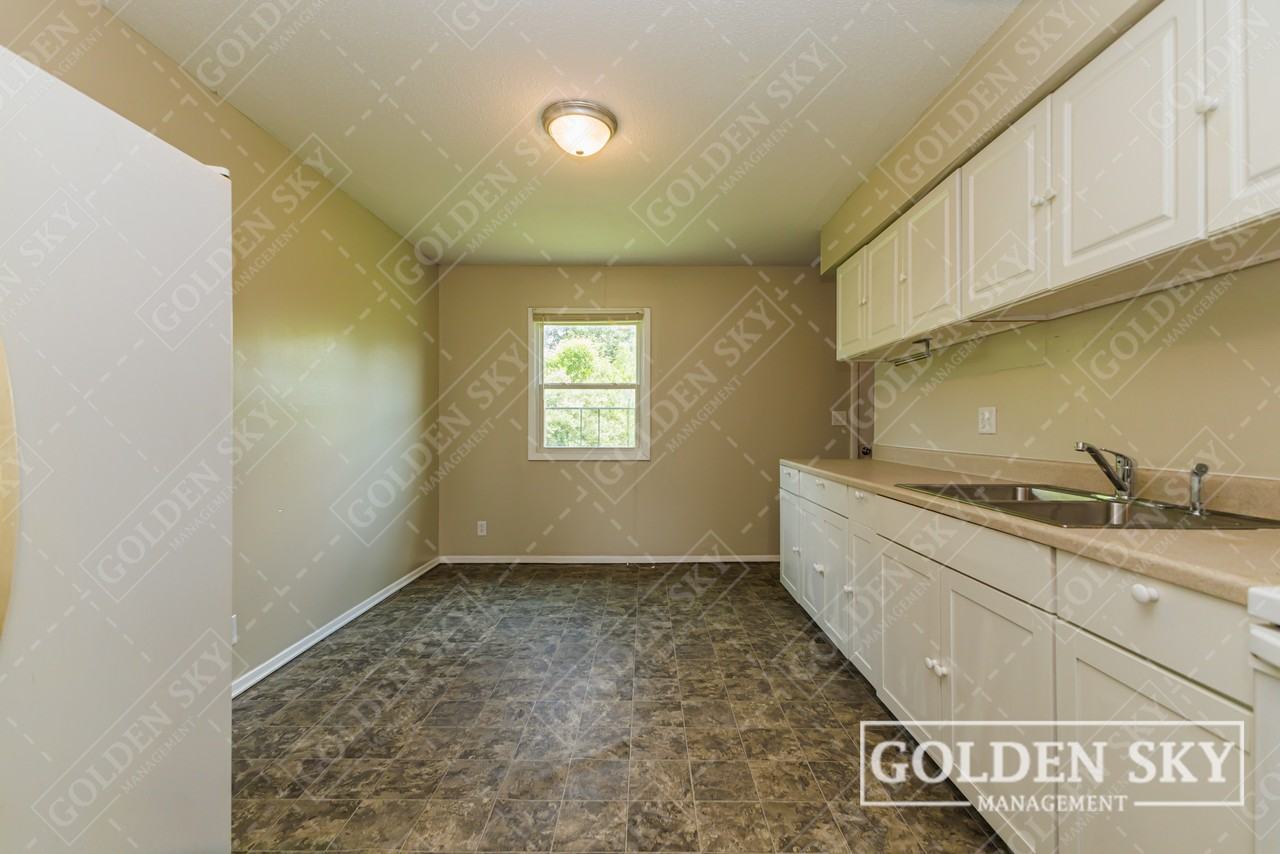 212 South Keystone Circle - Photo 4 of 10