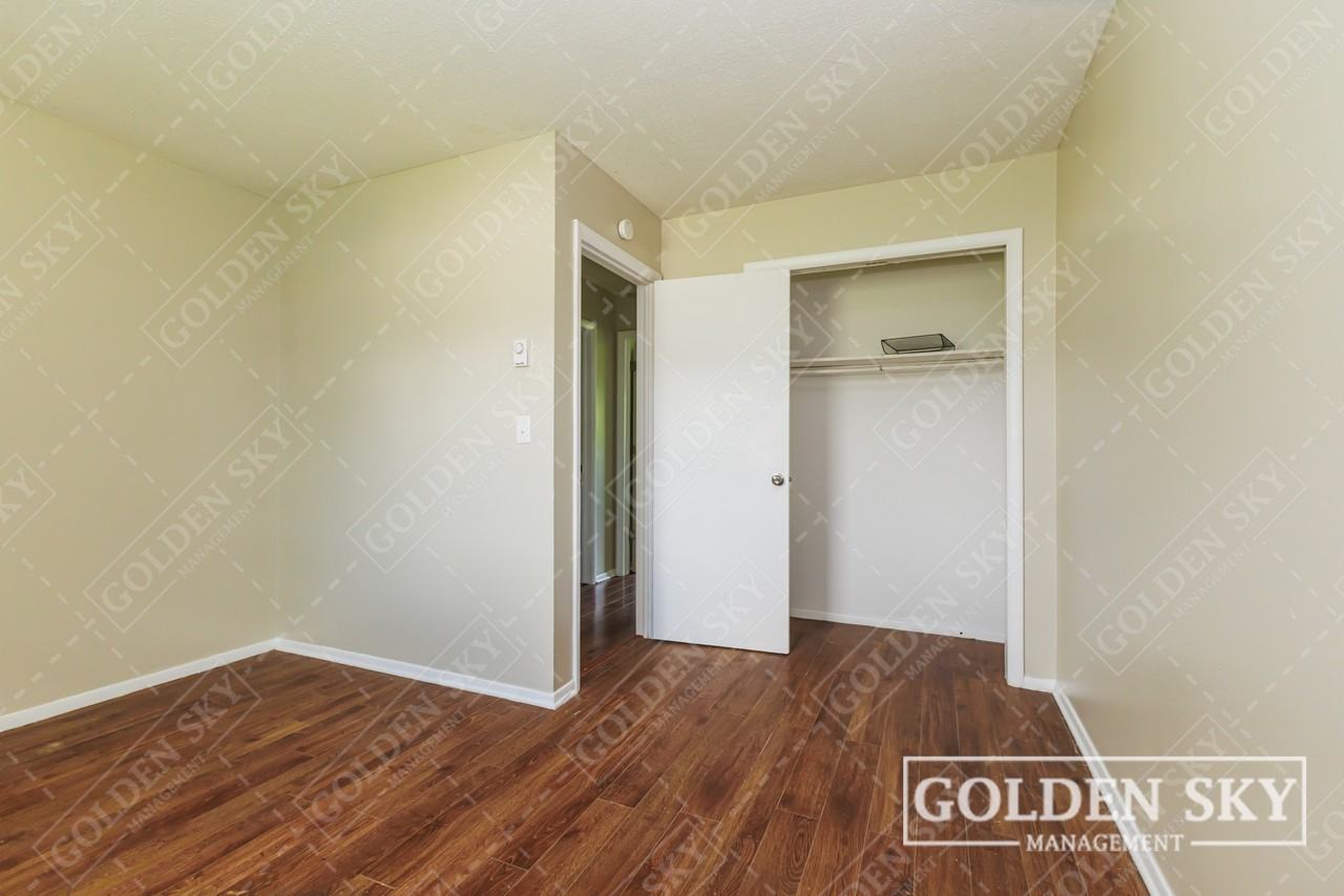 212 South Keystone Circle - Photo 5 of 10