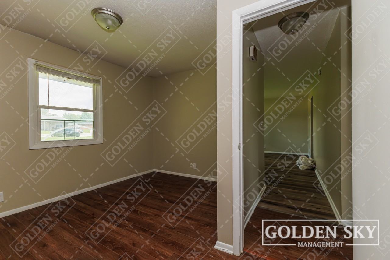 212 South Keystone Circle - Photo 6 of 10