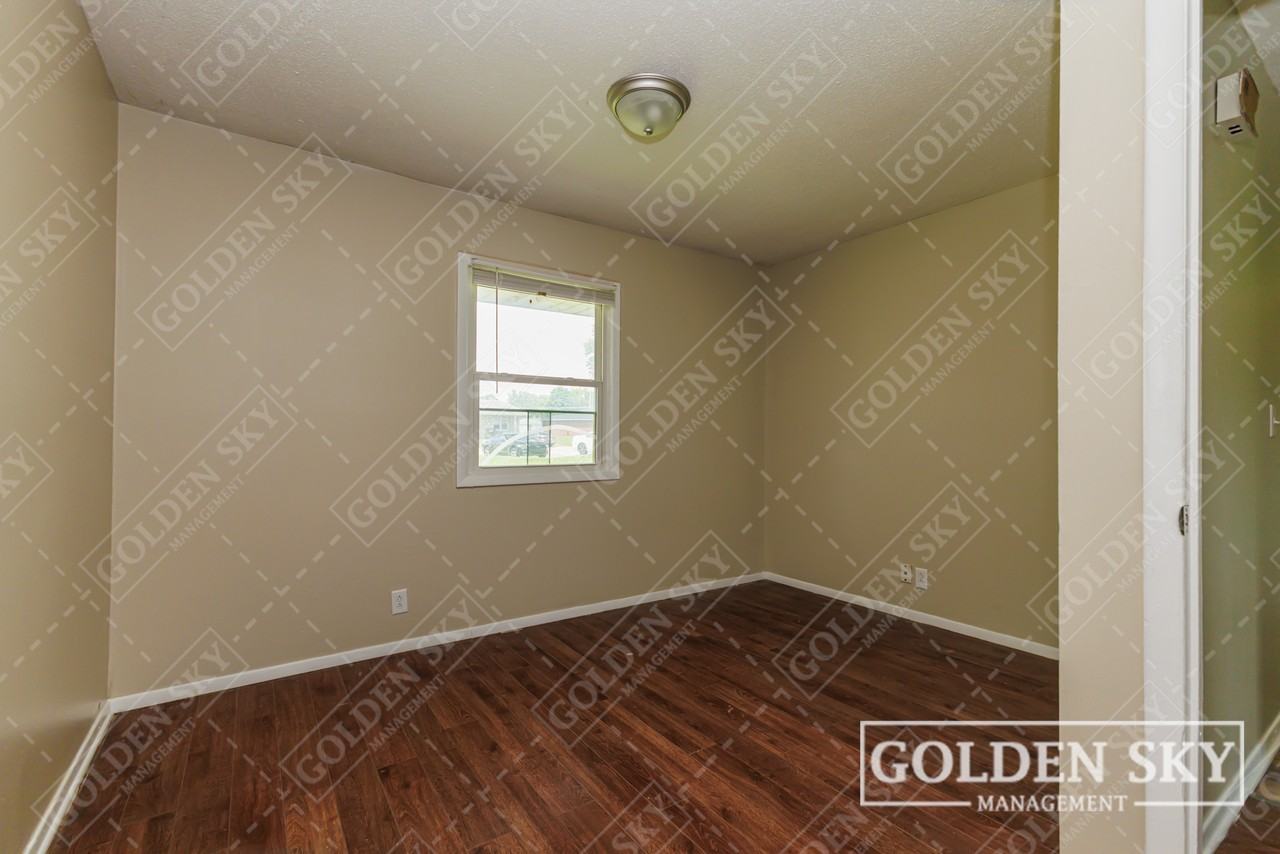 212 South Keystone Circle - Photo 7 of 10