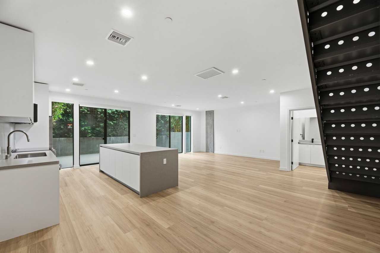 TALA Residences at 829 Larrabee Street - Photo 2 of 13