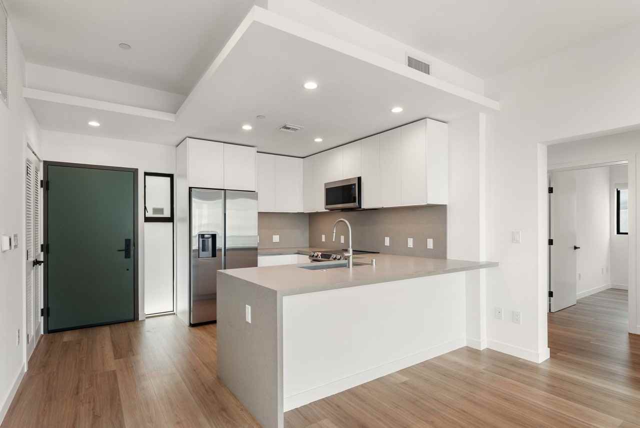 TALA Residences at 829 Larrabee Street - Photo 4 of 13