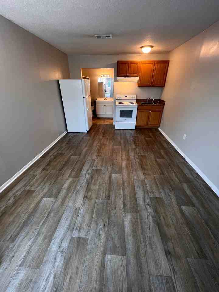 139 39th Street East - Photo 4 of 13