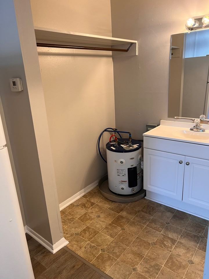 139 39th Street East - Photo 7 of 13