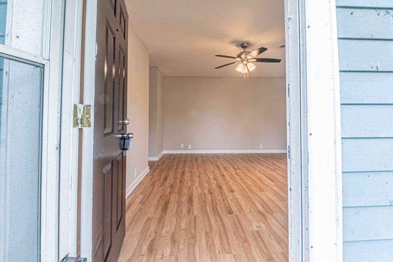 203 Beatrice St - Photo 4 of 20