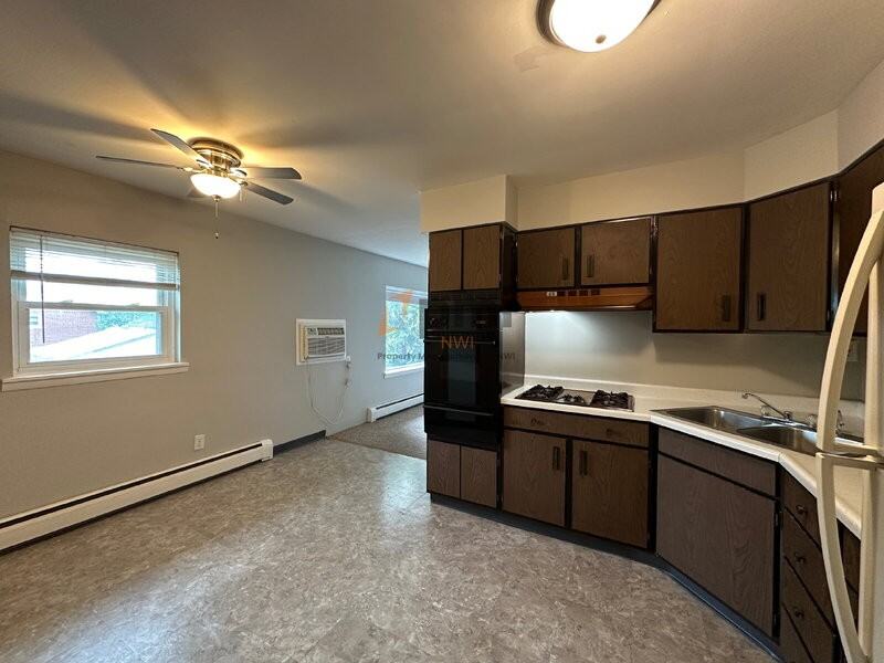 660 N Hobart Rd #5 - Photo 3 of 15