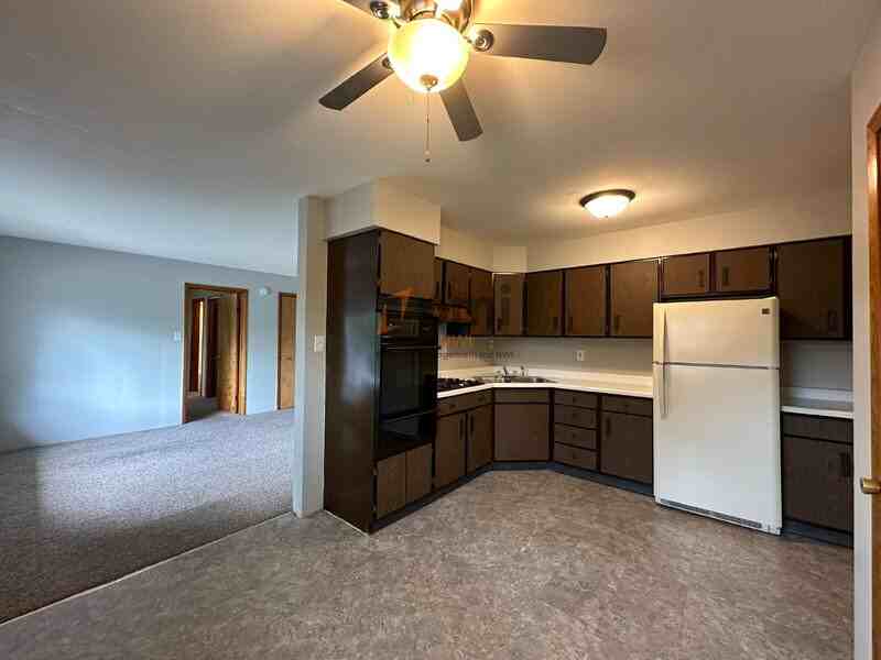 660 N Hobart Rd #5 - Photo 4 of 15