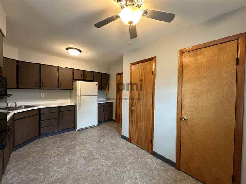 660 N Hobart Rd #5 - Photo 5 of 15