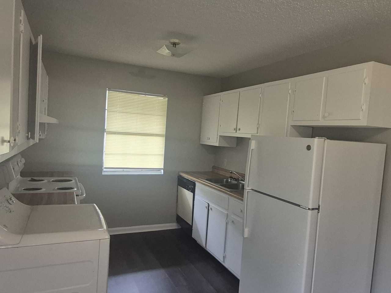 2710 South Taft Street - Photo 4 of 36