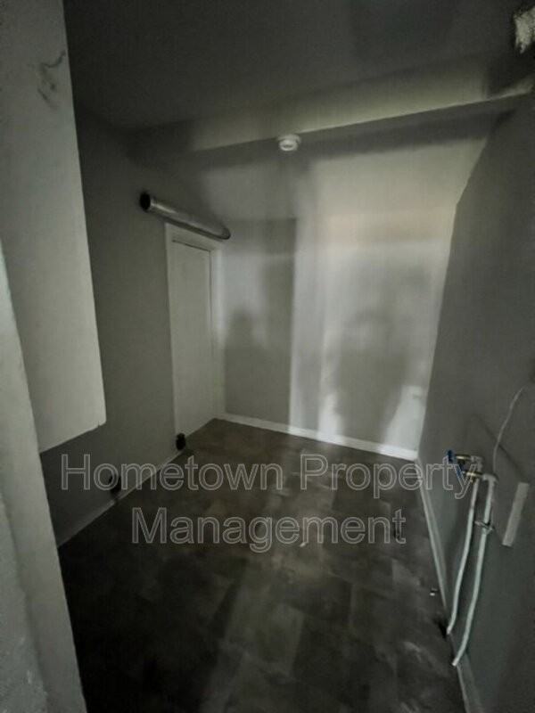237 E Garfield St #1stFL - Photo 3 of 10