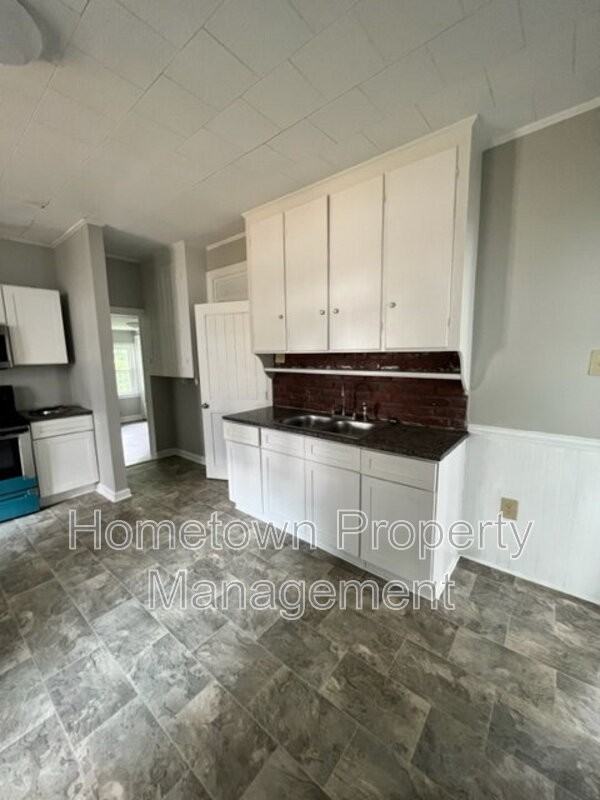 237 E Garfield St #1stFL - Photo 5 of 10