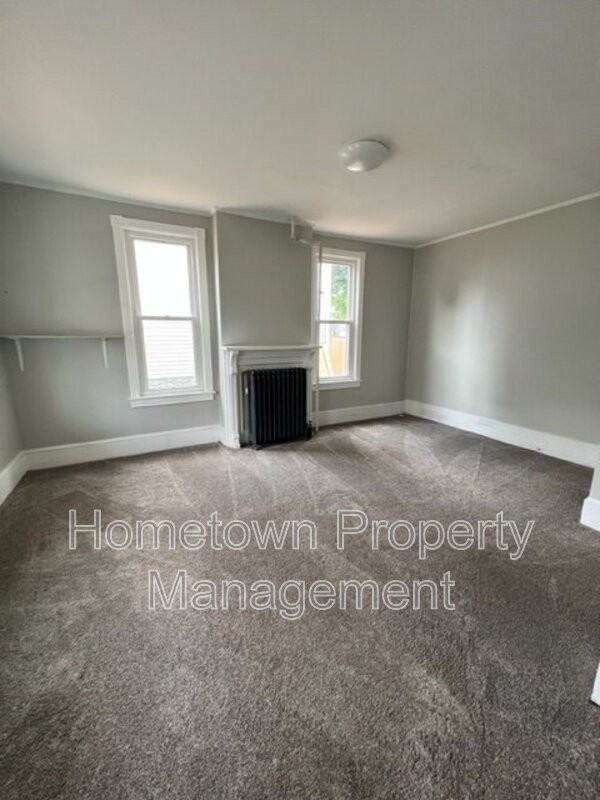 237 E Garfield St #1stFL - Photo 7 of 10