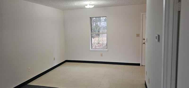 142 Harrison Rd #18 - Photo 4 of 10