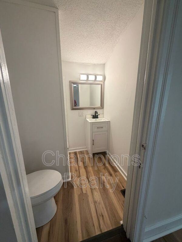 1509 11th Ave - Photo 3 of 7