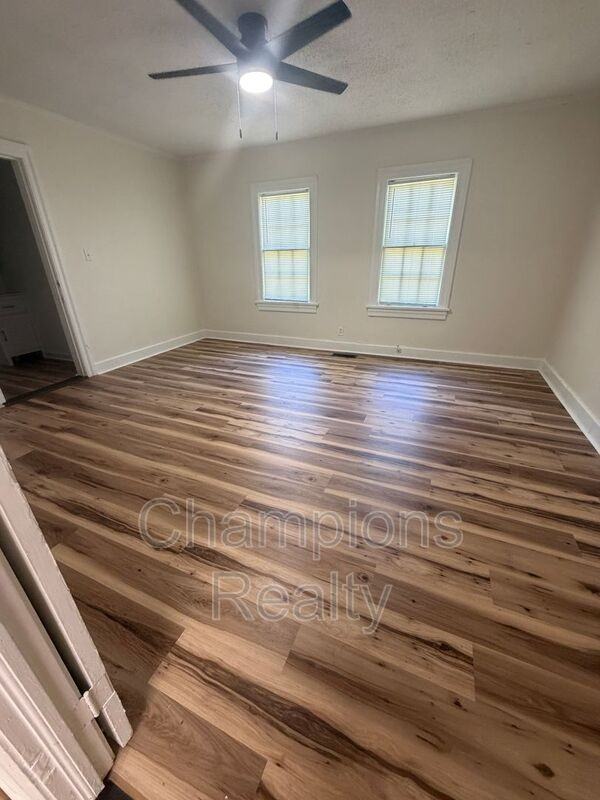 1509 11th Ave - Photo 6 of 7