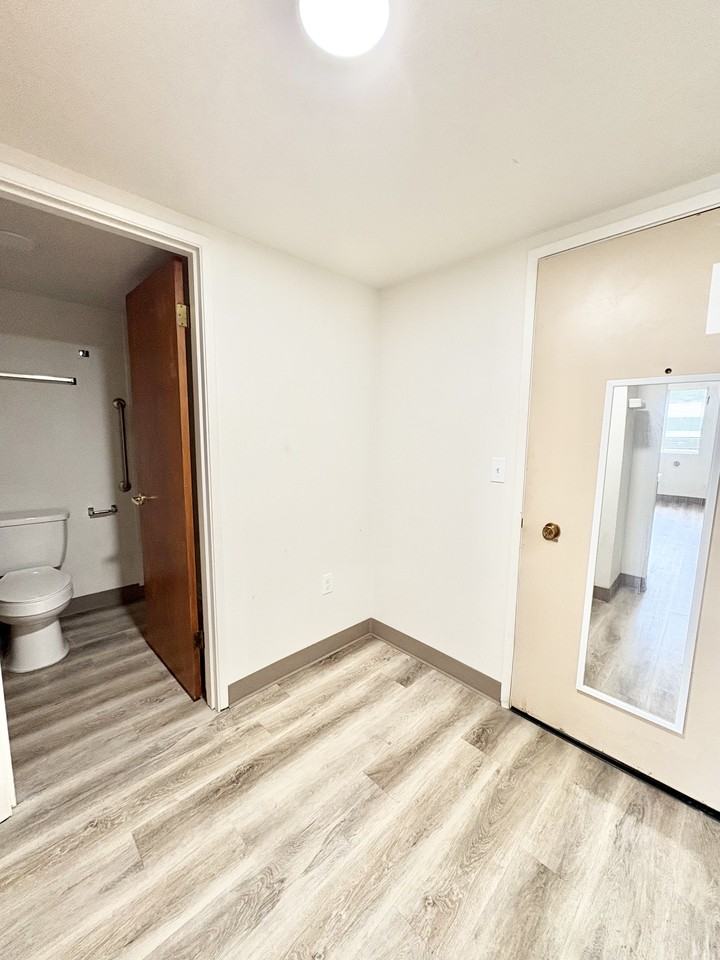 Poplars Apartments - Photo 3 of 16
