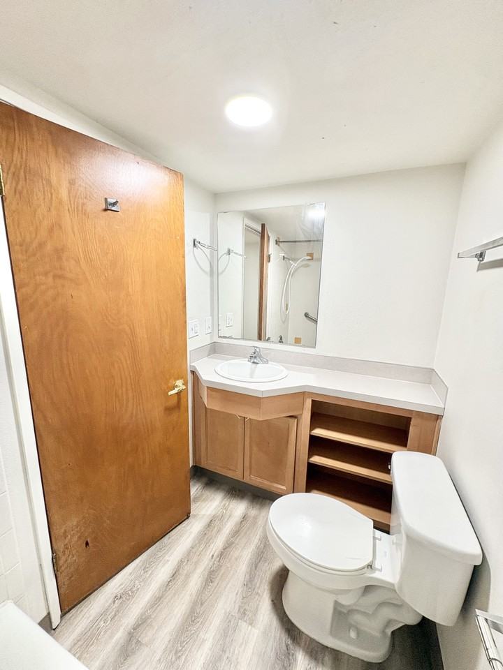 Poplars Apartments - Photo 5 of 16