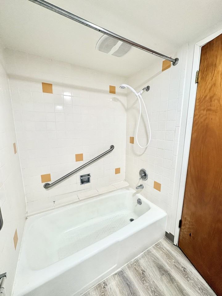 Poplars Apartments - Photo 6 of 16