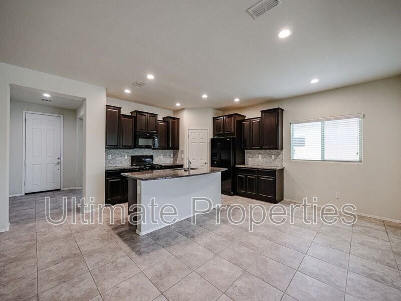 17777 W Maya Way - Photo 4 of 20
