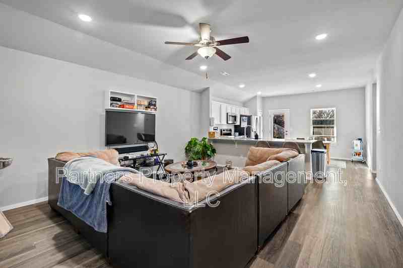 1121 E Sparrow Cir - Photo 3 of 19