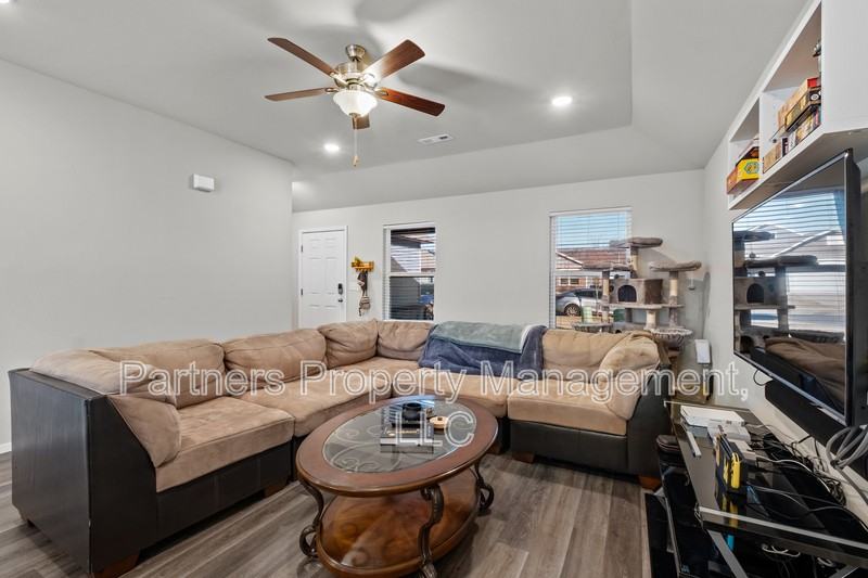 1121 E Sparrow Cir - Photo 4 of 19