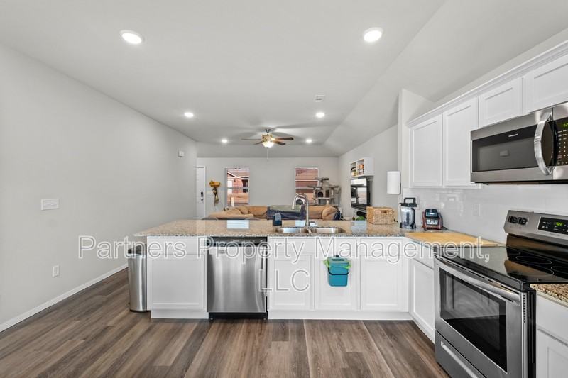 1121 E Sparrow Cir - Photo 7 of 19