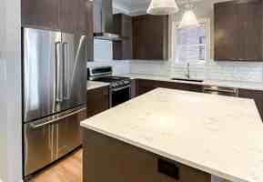 featured image of W Roscoe St & N Kenmore Ave