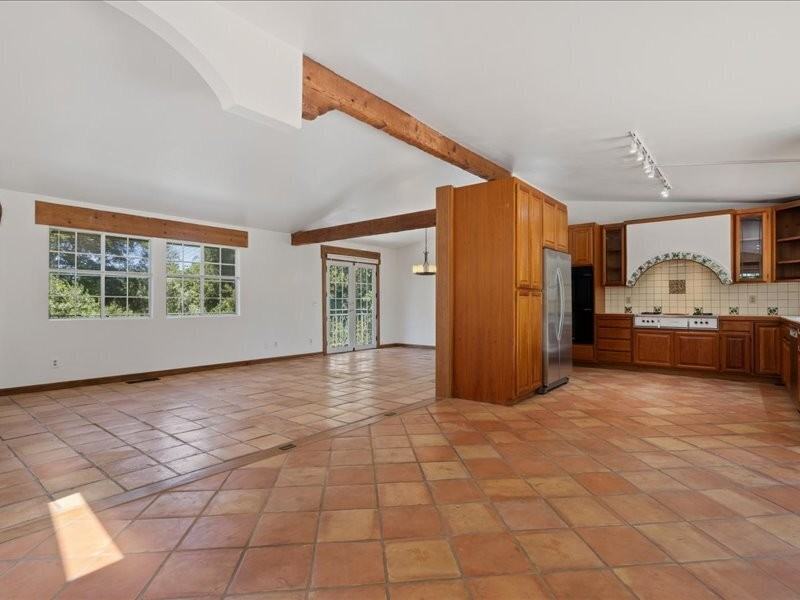 930 Valley View Dr - Photo 5 of 30