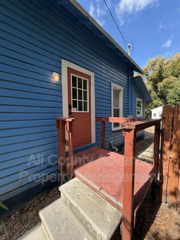 912 Pine St - Photo 2 of 15
