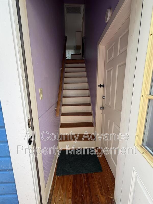 912 Pine St - Photo 3 of 15