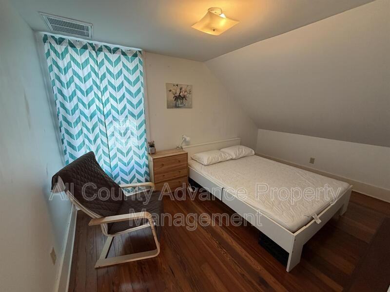 912 Pine St - Photo 5 of 15